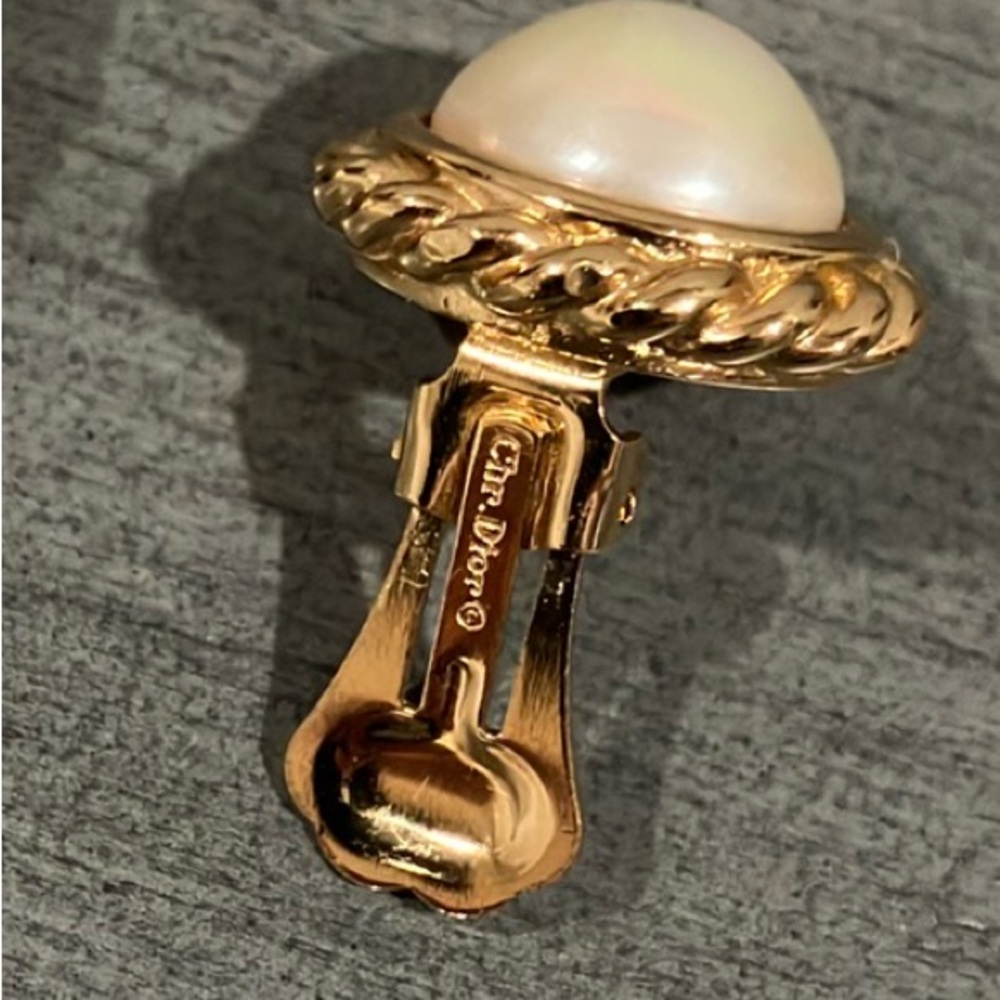 Vintage Dior Gold and White Pearl Clip on Earrings - Picture 4 of 6